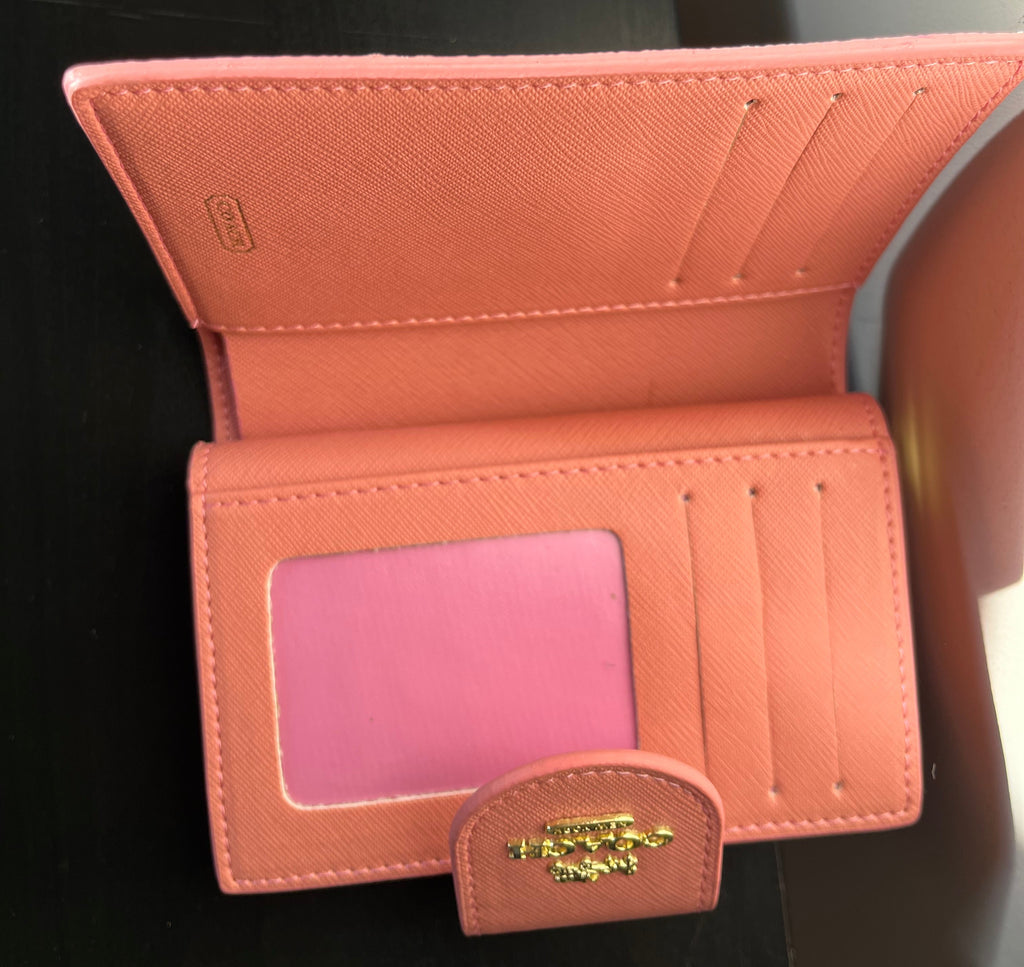 Coach women’s pouch ( white )