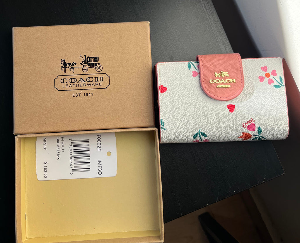 Coach women’s pouch ( white )