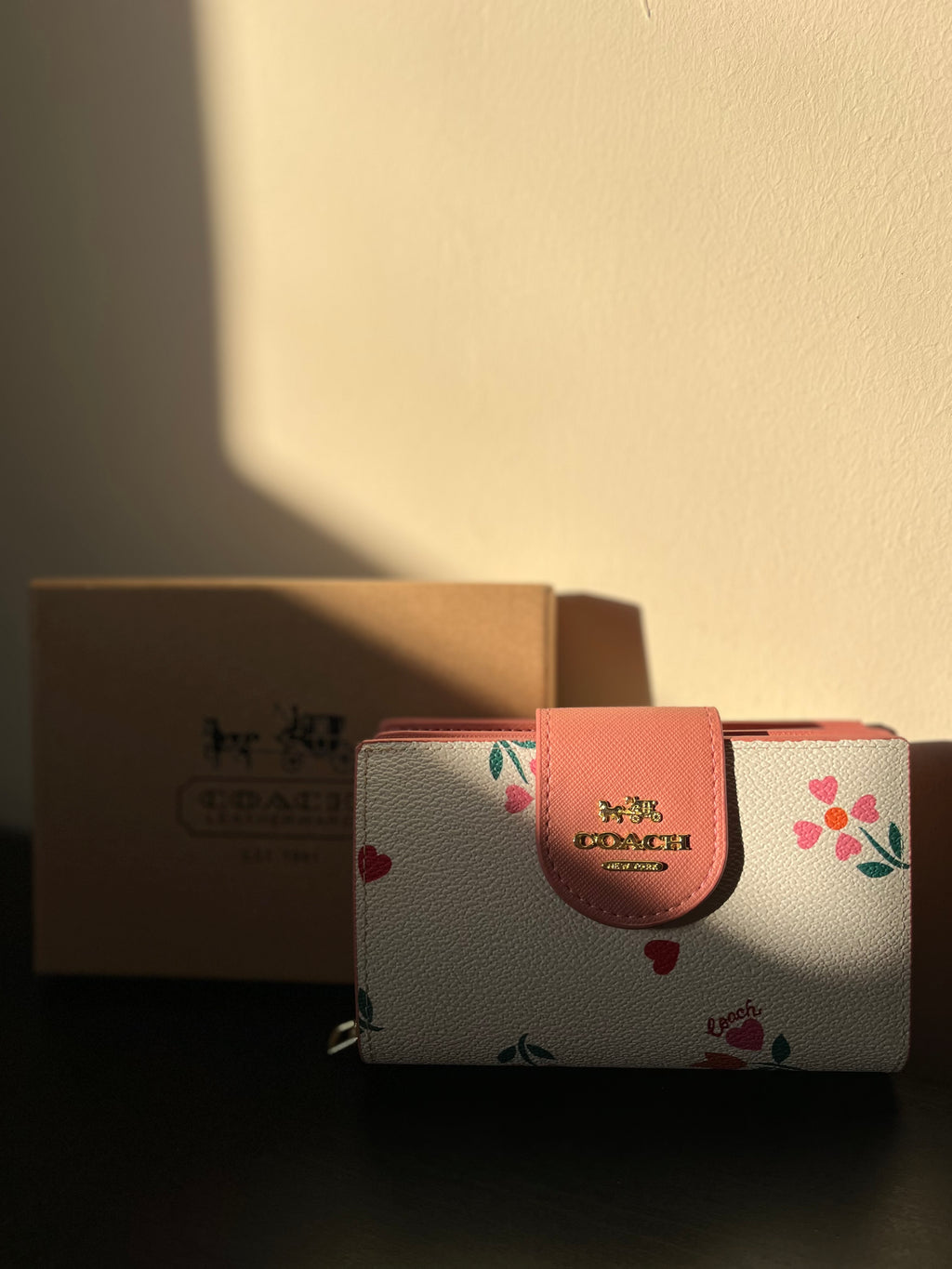 Coach women’s pouch ( white )